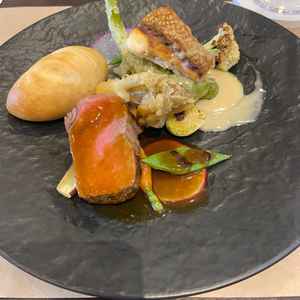 肉が柔らかくてとても美味しかった。魚もソースとか相性が良く美味しかったです