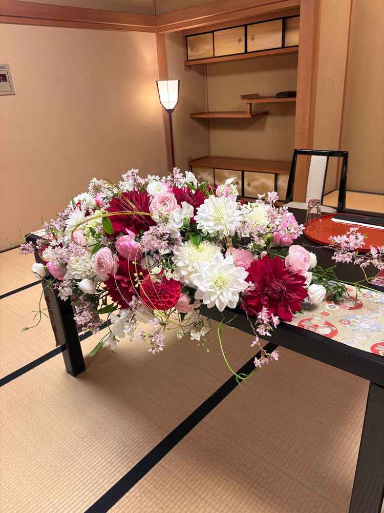 和の雰囲気がある会場で、どのようなお花のコーディネートができるのか実際に見て想像することができました