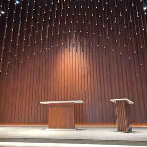 チャペルの中。ライトアップの方法がたくさんあって綺麗だった。