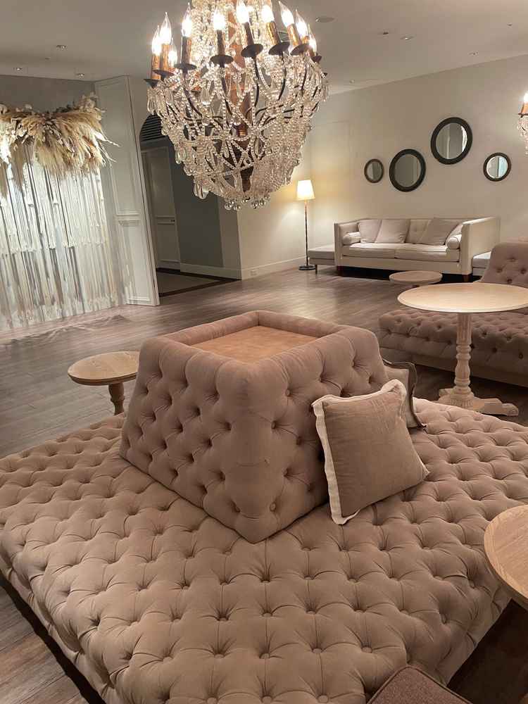 ゲストの待ち合いスペースが可愛い♡式が始まるまでにフォトスポットが沢山あるので飽きずに楽しめる！