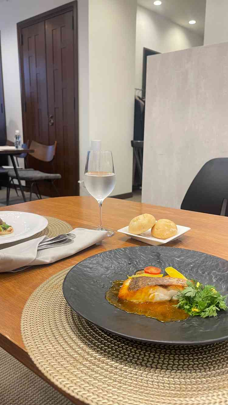 試食をいただきました。メイン料理の魚とお肉の両方をいただけました。