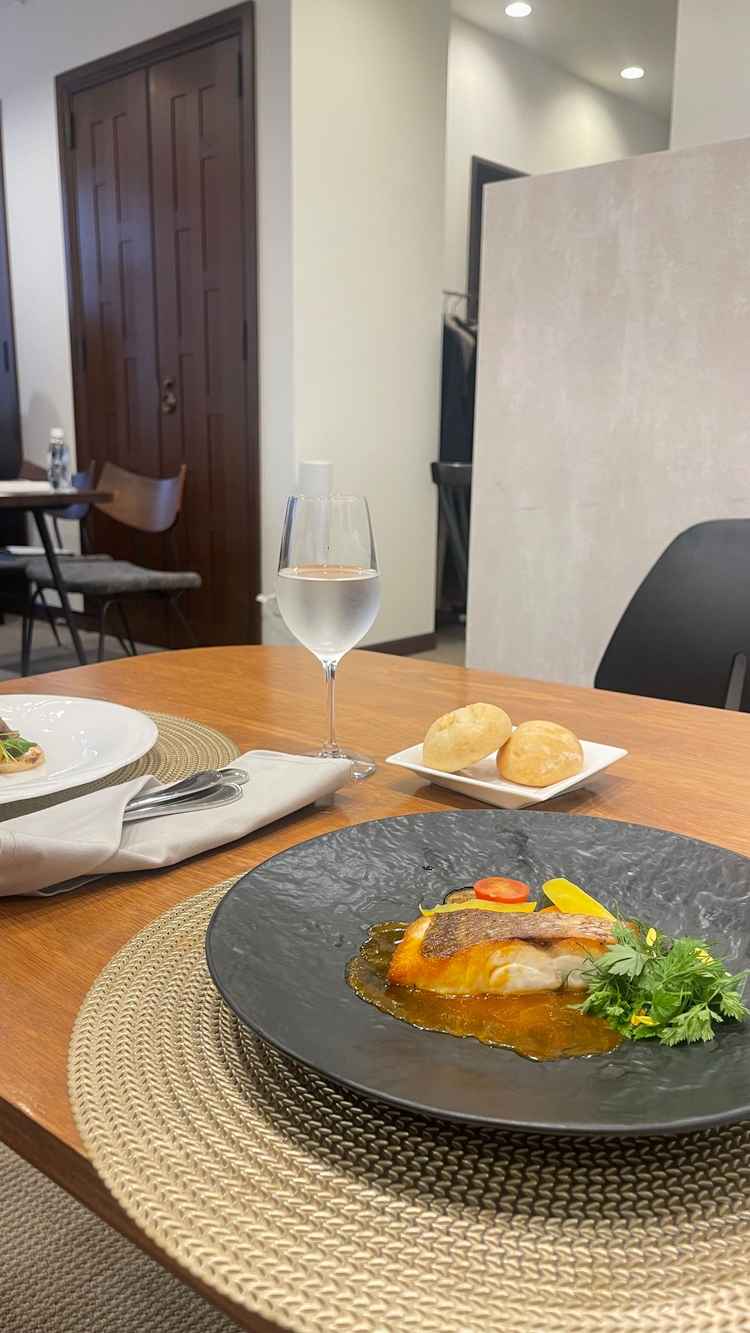 試食をいただきました。メイン料理の魚とお肉の両方をいただけました。