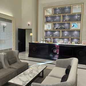 待合室。こちらも広さ十分で外で待つことも可能