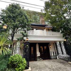 外観。正門入口。