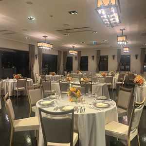 二次会にも使用できるもう一つの披露宴会場。二次会使用の移動がないのが良いと思いました。