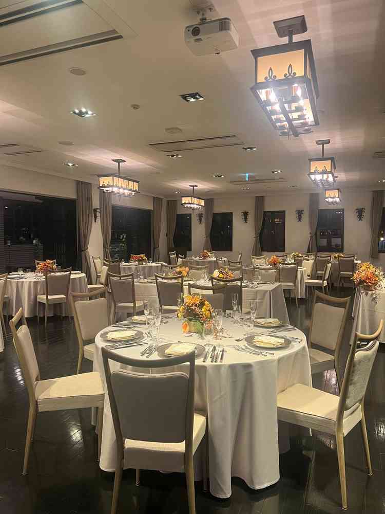 二次会にも使用できるもう一つの披露宴会場。二次会使用の移動がないのが良いと思いました。