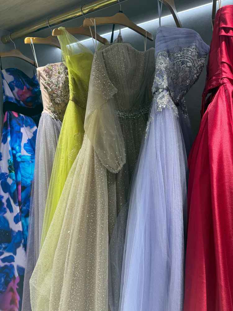 カラードレスも素敵で、真ん中のベージュのものが可愛かったです。キラキラしていて素敵でした。