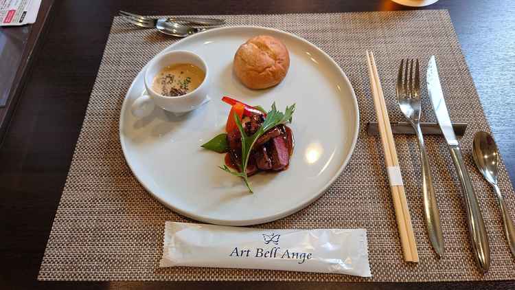 試食の味や食感良く、とても美味しかった。また、見た目も上品でゲストにも喜んでもらえそうだと思った。