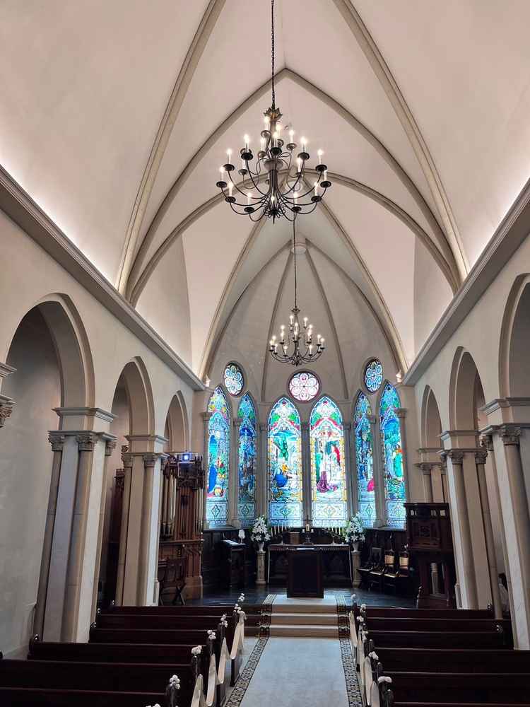 チャペルの写真です。ステンドグラスが綺麗でした。