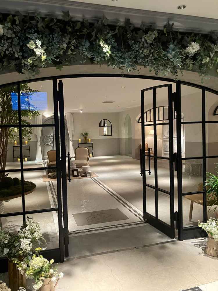 エレベーターを降りたらすぐに入り口で、スタッフの方が笑顔で出迎えてくださいました。