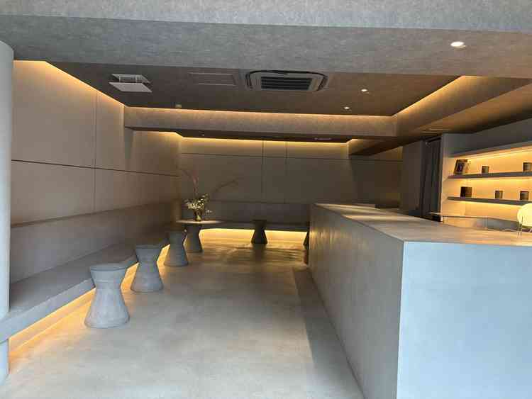 ウェルカムスペース。カウンターでフラワーバイキングなどをすることができることが魅力的でした。