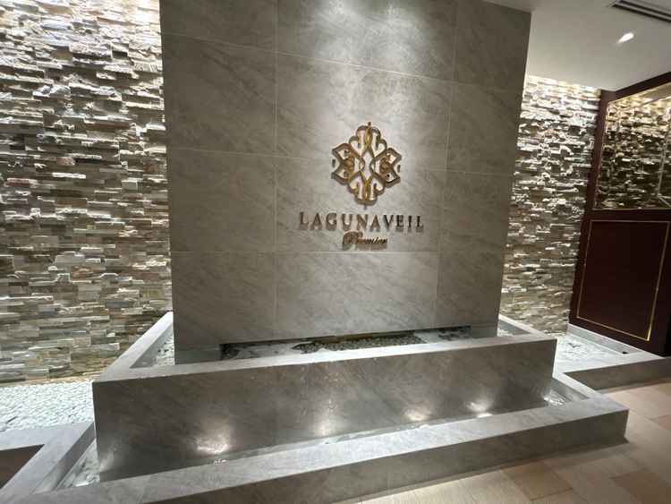 専用のエレベーターから出てすぐの写真です。