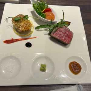 当日、カップルごとのオリジナルメニューで作ることができる。メニューは結婚式後も保管してくれる。