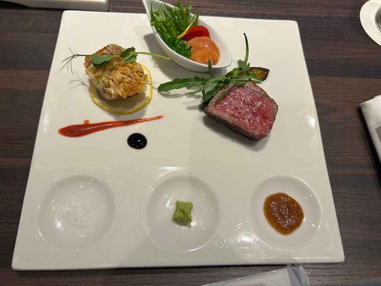 当日、カップルごとのオリジナルメニューで作ることができる。メニューは結婚式後も保管してくれる。