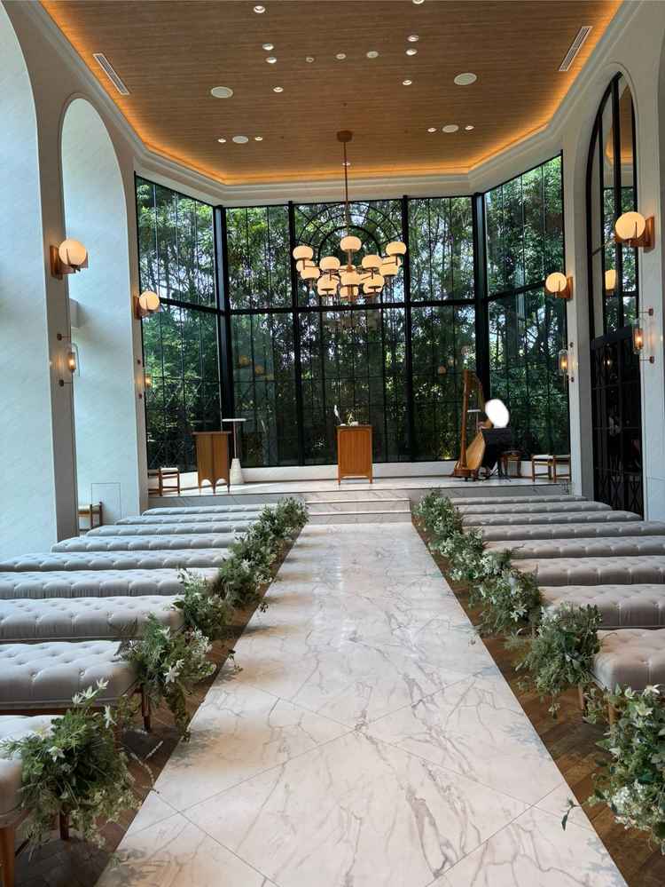 緑豊かなチャペル！すぐ左にはガーデンがあり、披露宴会場と繋がっていました。