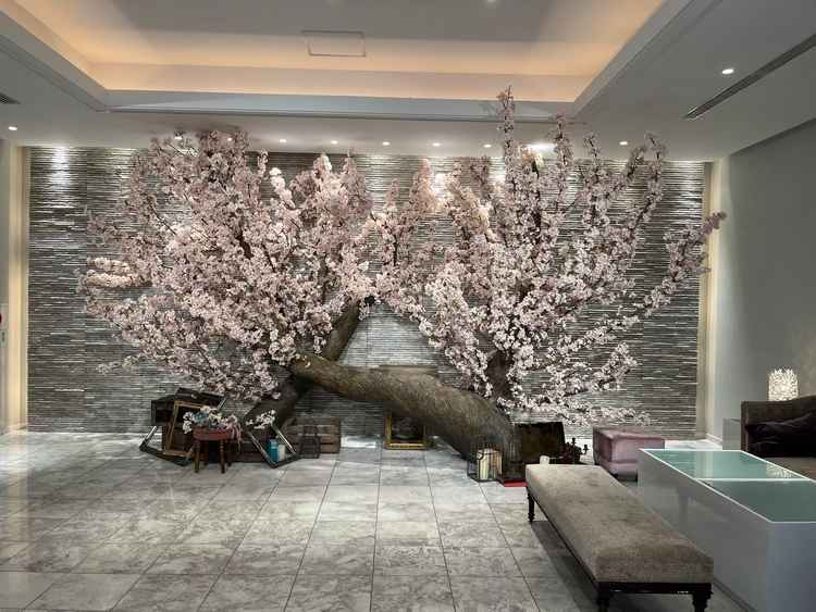 受付後の待合ロビー。ここは写真映えするので、前撮りでも華やかになりそう。