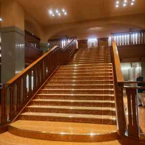 ロビー会談を使っての挙式も可能です。前撮り写真の撮影も可能です。