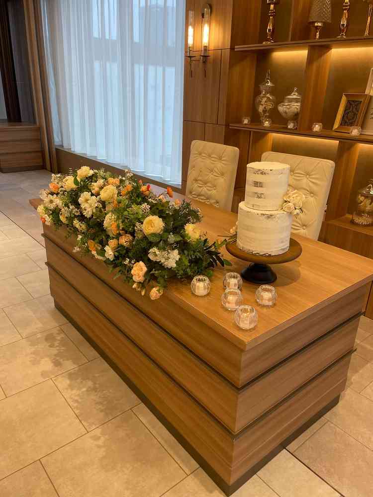 出席者の顔が見やすい新郎新婦席