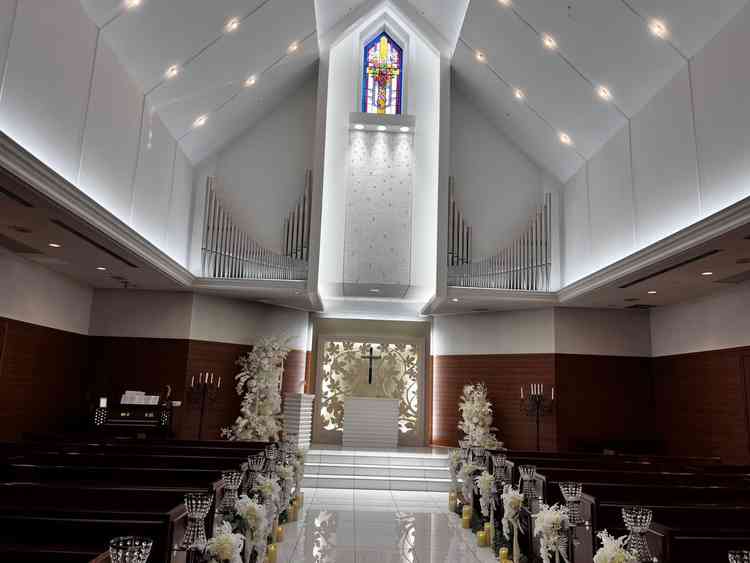 屋上にあるチャペル。ライトを3段階で変えることが可能。雨が降っている場合は屋根のあるスロープから行く