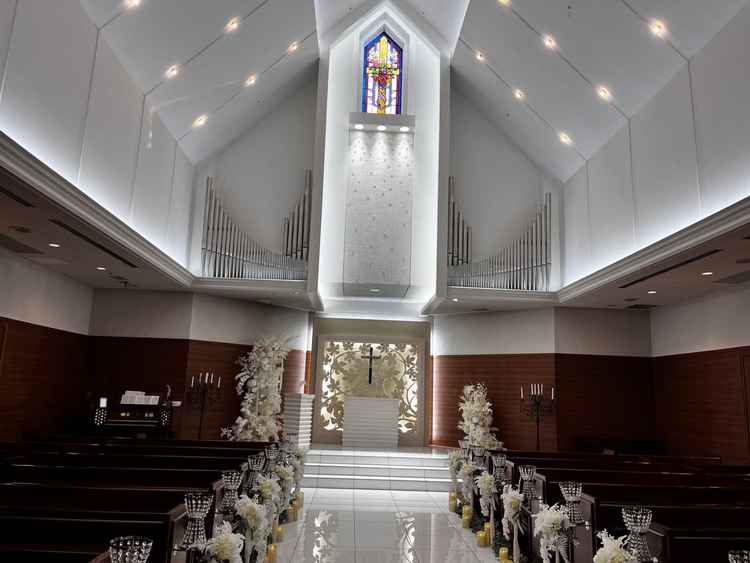 屋上にあるチャペル。ライトを3段階で変えることが可能。雨が降っている場合は屋根のあるスロープから行く