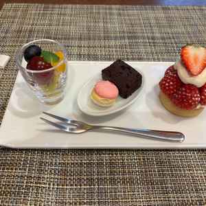 デザートも美味しく、リーズナブルな値段でケーキビュッフェをつけられるのも魅力的だった！