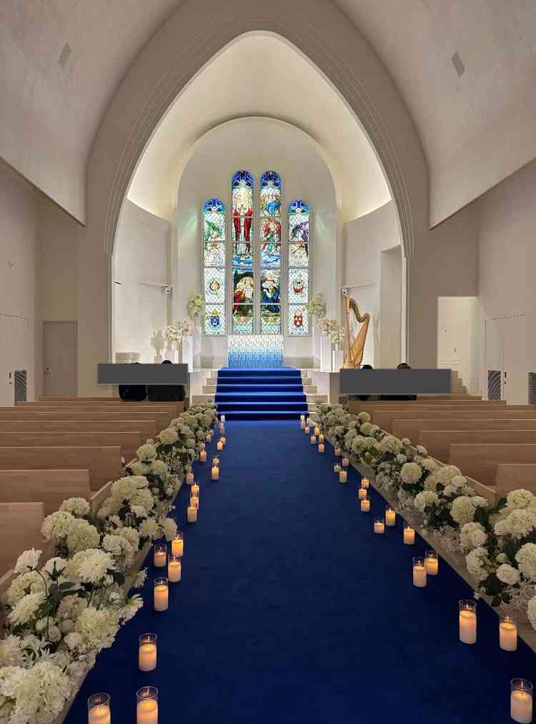 ステンドグラスの歴史やバージンロードの説明も詳しくして下さりより感動しました。