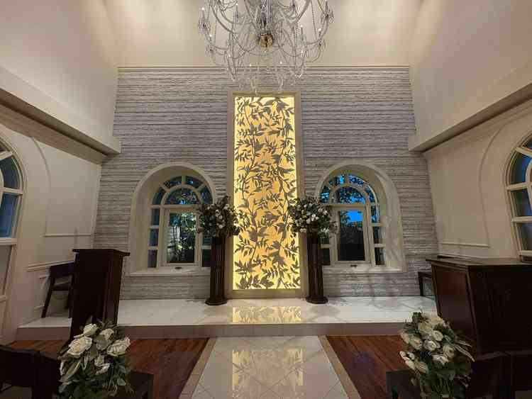 挙式会場は、華美すぎず落ち着いた上品な印象でとても良かったです。40名に丁度そうなコンパクト感も◎。