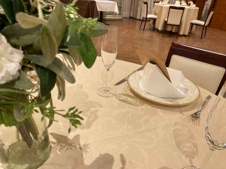 披露宴会場のテーブルセッティング、挙式当日のイメージが持てました。