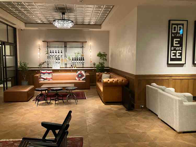 親族用のラウンジです。ゲスト用のラウンジと別れてはいますが同じフロアにあります。こちらもと広いです。