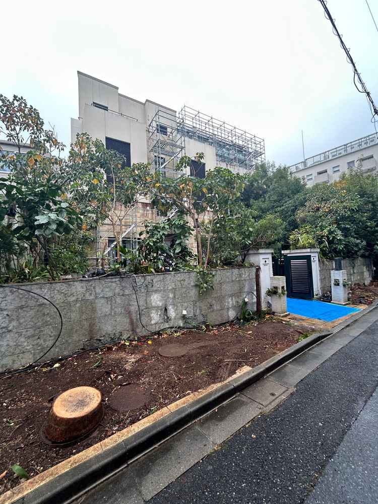 細い路地にあるため式場周辺は静かで落ち着いていました