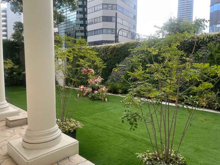 ガーデンは思っていたよりもこじんまりとはしていましたが、披露宴会場のすぐ隣にあり便利そうでした。