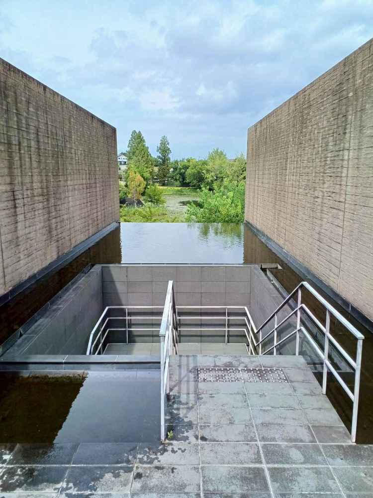 チャペルから1fの披露宴会場へ