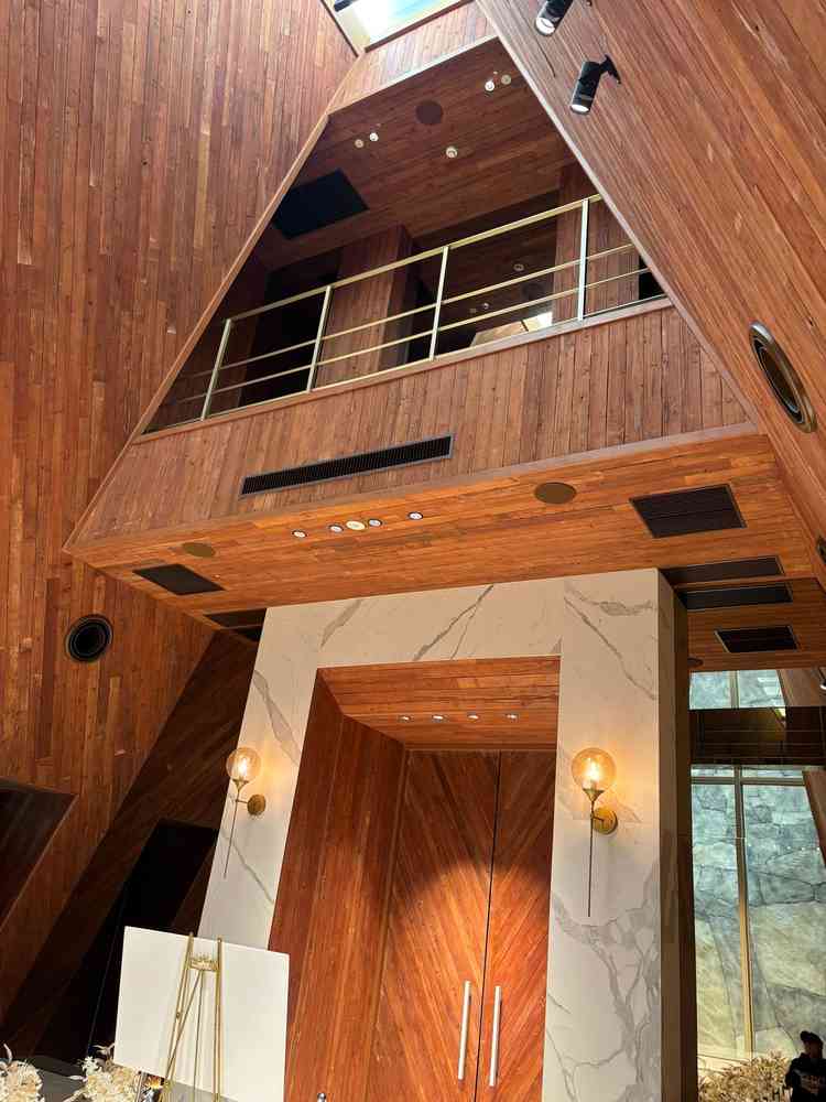 都内でチャペルに2階がある所が初めてで上からの生演奏が当日は聞けるとおっしゃっていました。