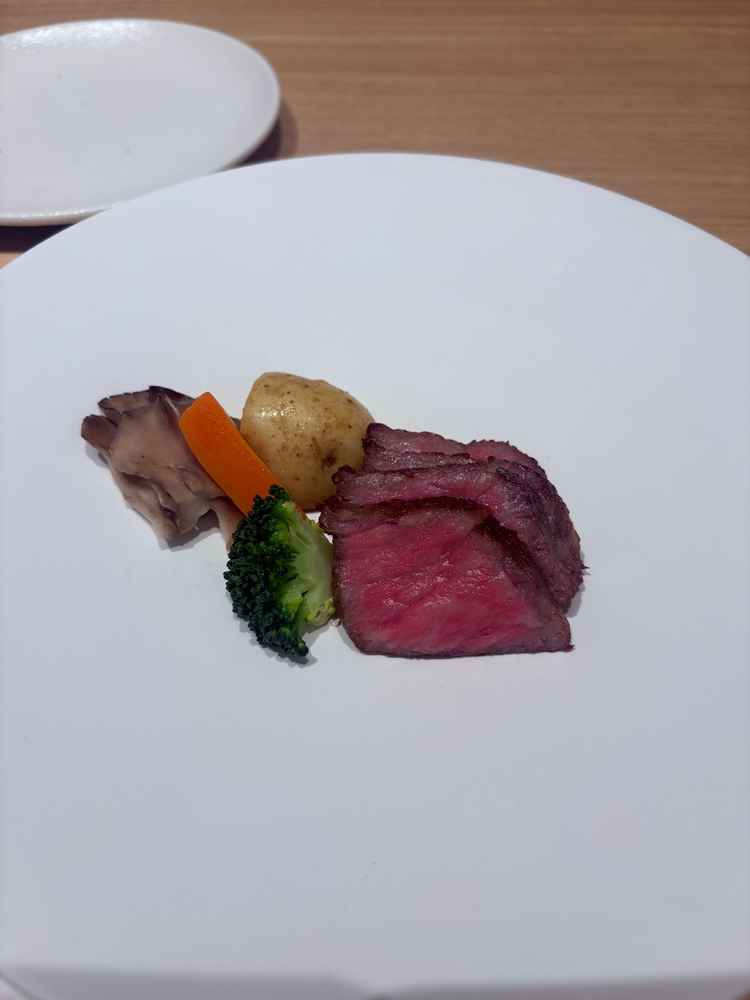 お料理の味は評判どおり。どのコースにしても恥ずかしくないと思いました。