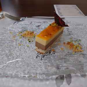 試食のデザートです、確かに美味しいですが、実際の式のボリューム感などはよくわかりませんてした。