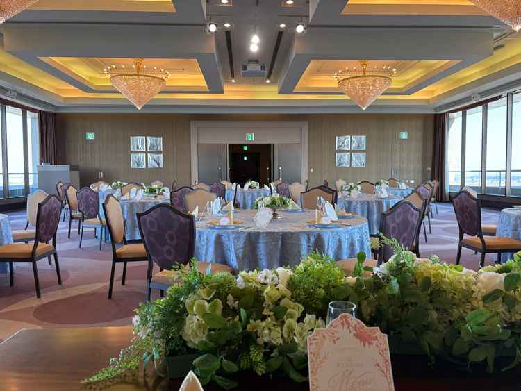 披露宴会場は広々していて雰囲気も良かったです。