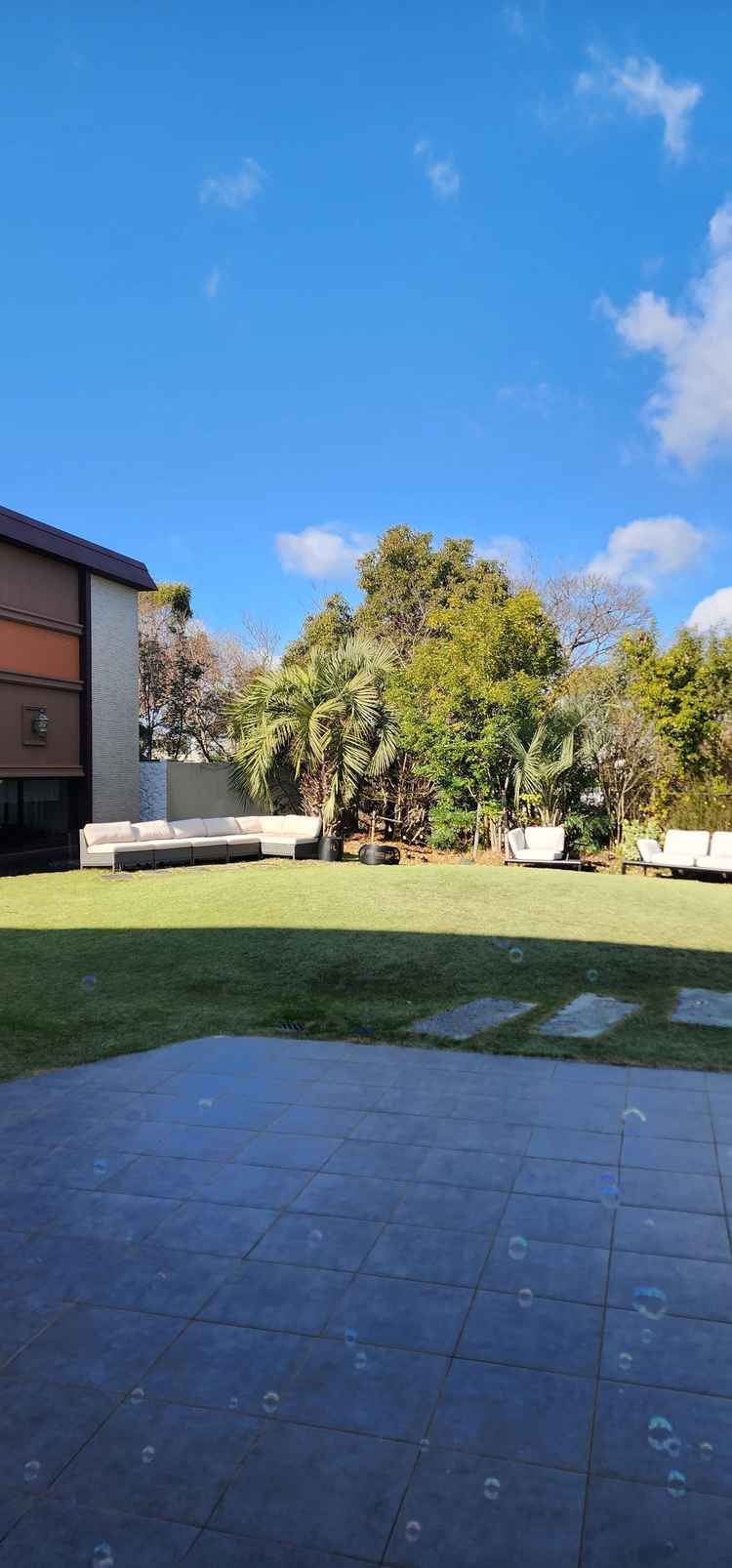 ガーデンがとても広く、待合室的な利用も出来るみたいでとても素敵でした。