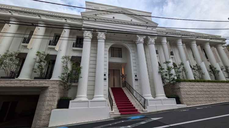 伝統感、特別感を感じる、とても上質な雰囲気の外観でした。階段での写真が映えるだろうと思います。