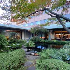 ホテル5Fに備える日本庭園