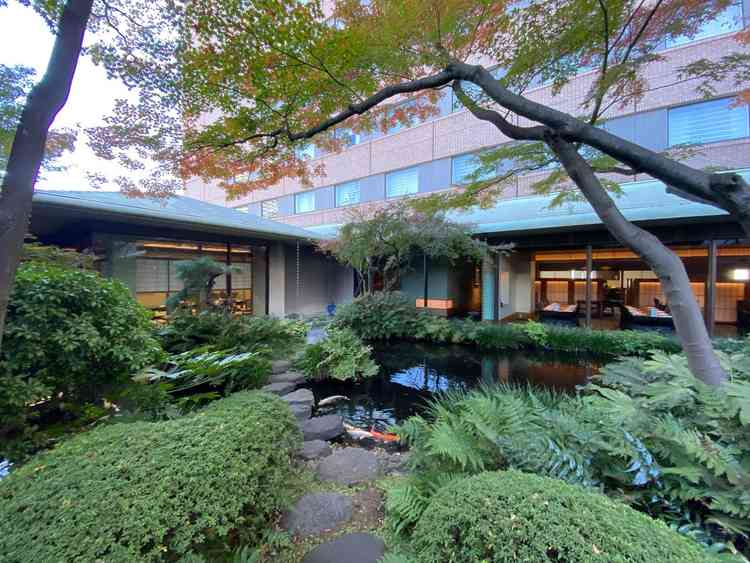 ホテル5Fに備える日本庭園