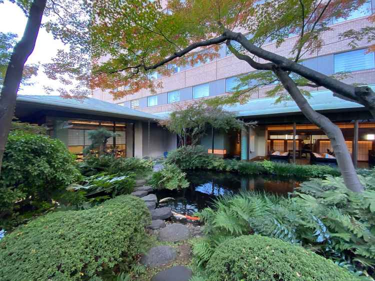 ホテル5Fに備える日本庭園