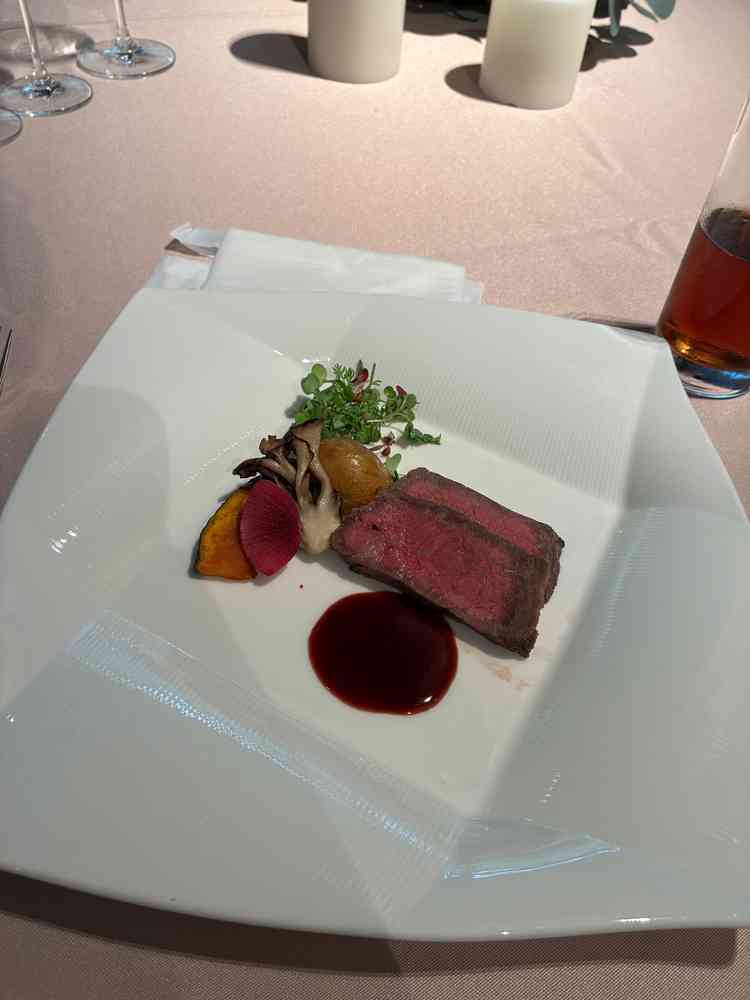 試食会でのメイン料理です。お肉が柔らかく絶品でした。