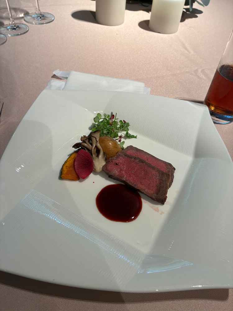 試食会でのメイン料理です。お肉が柔らかく絶品でした。