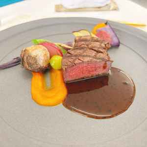 試食のお肉料理