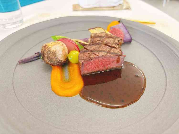 試食のお肉料理