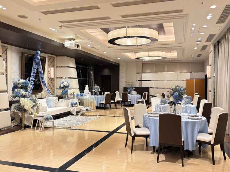 それぞれワンフロアずつ、計2つの宴会場がありました。良い匂いがします。