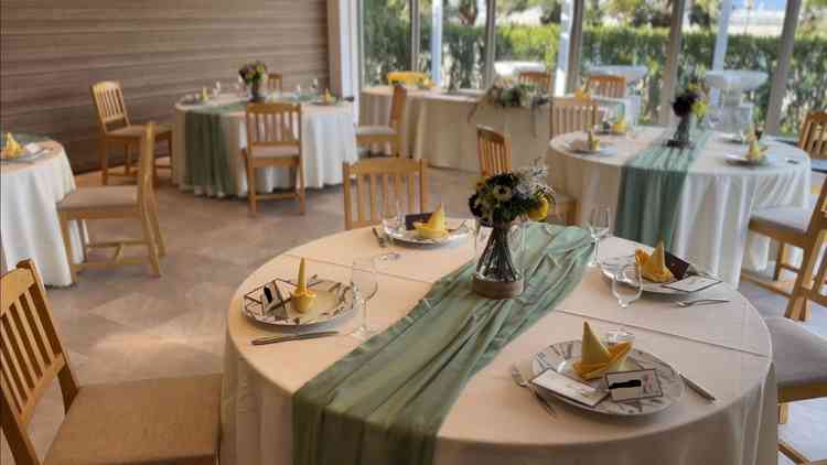 披露宴会場の中の写真。こじんまりとした、アットホームな雰囲気でした。