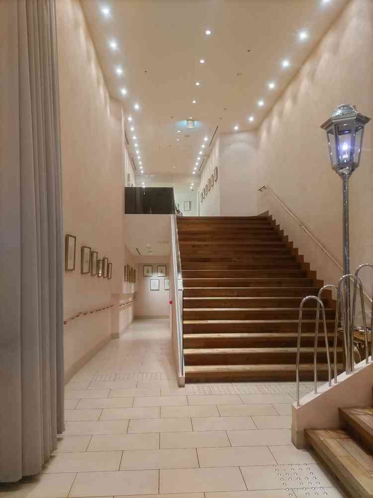 階段を利用して写真撮影が可能です