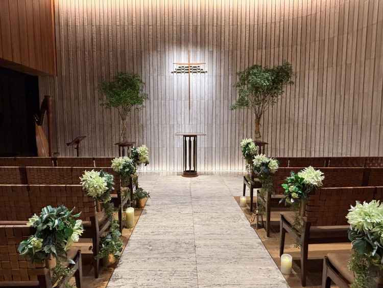 自然を感じられるチャペルで石造りの壁は音の響きが良かったです