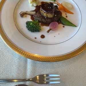 前菜からメイン、デザートまで堪能させていただきました。